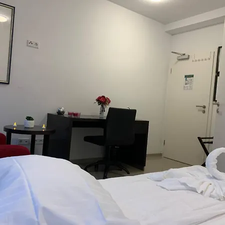 Lovely Studio West 2 *
